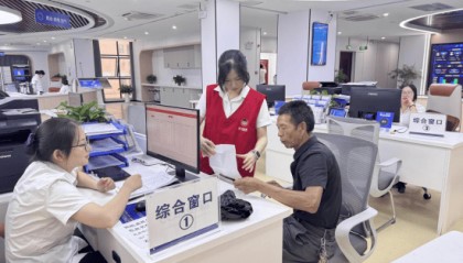 江西修水：小赣事主动帮 服务群众安心办