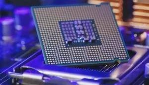 股票滚动市盈率已显著高于行业，源杰科技称销售收入受多种因素影响