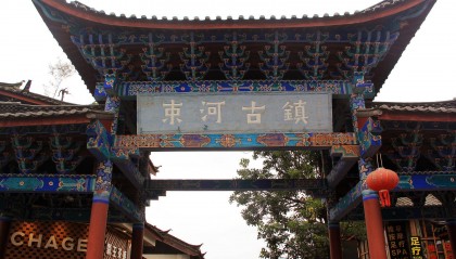 妈妈带孩子一家四口住民宿被商家回复称“三女一男”,涉事商家公开道歉
