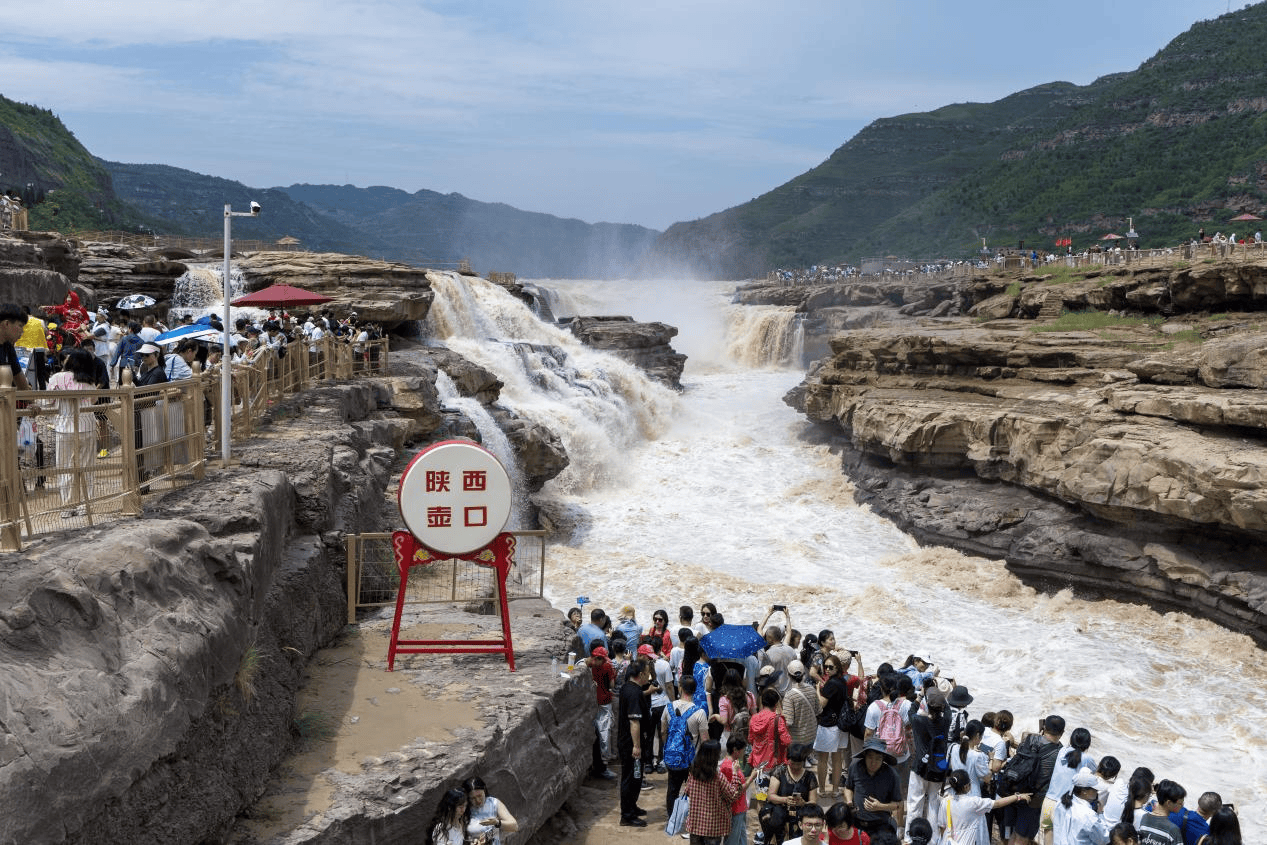 陕西壶口瀑布红色演艺掀暑期旅游热，中高考学子夏日可免费畅游