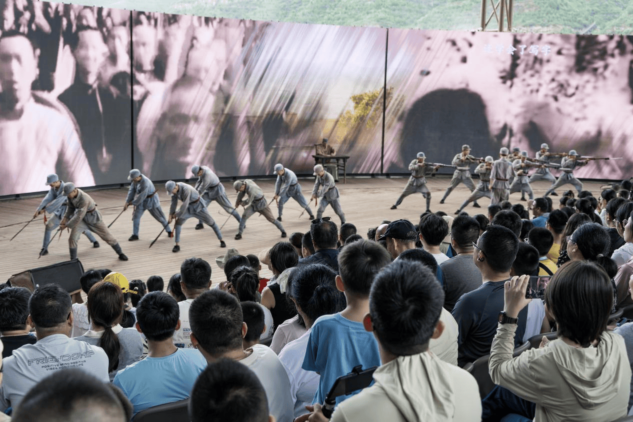 陕西壶口瀑布红色演艺掀暑期旅游热，中高考学子夏日可免费畅游
