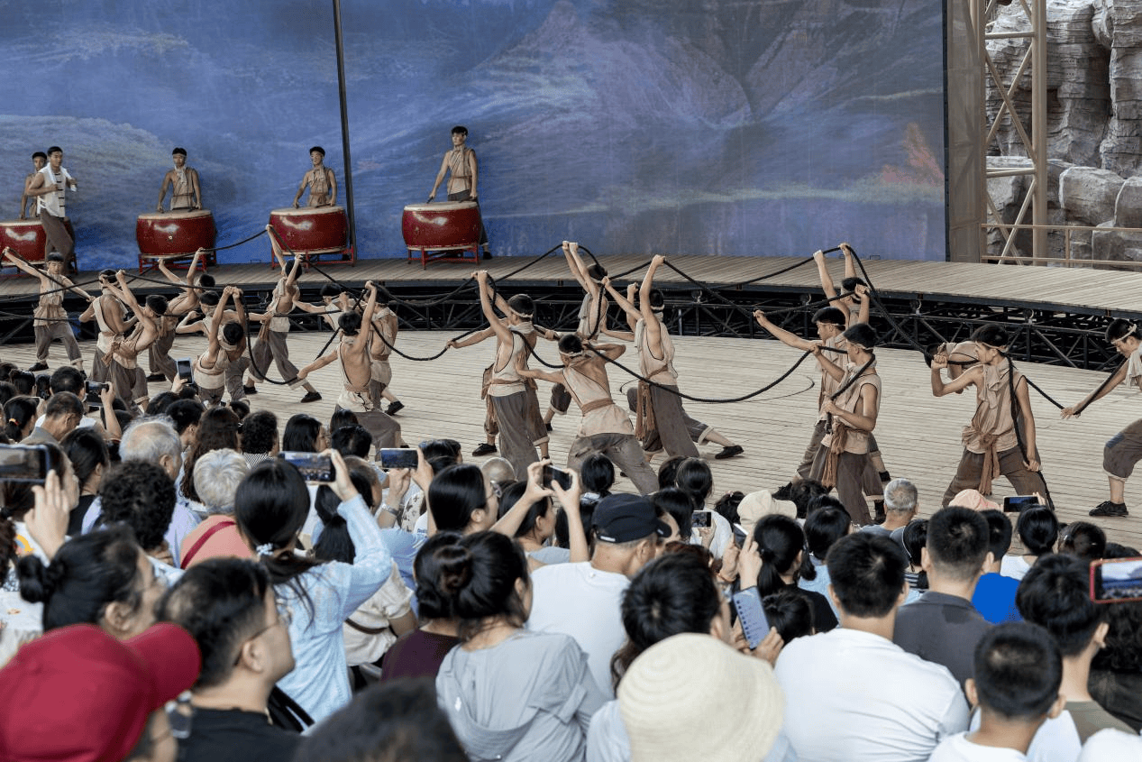 陕西壶口瀑布红色演艺掀暑期旅游热，中高考学子夏日可免费畅游