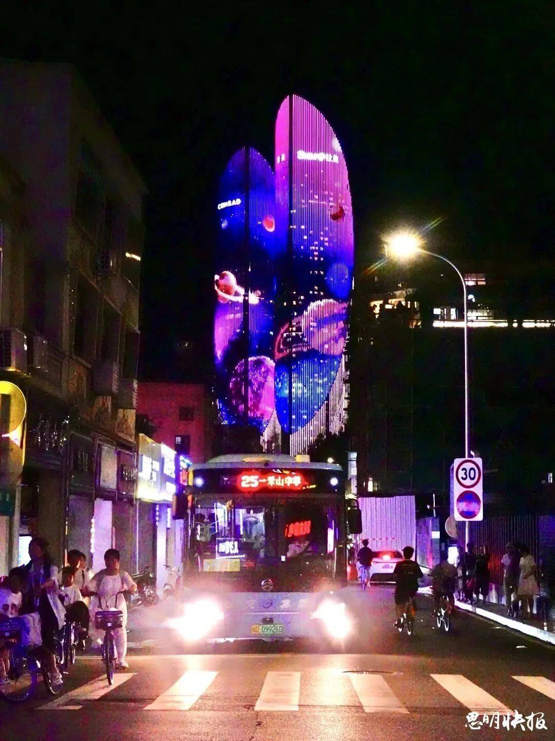 夜晚的厦门换上 “赛博皮肤”！打卡地点→